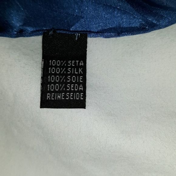 Masqerade A Venice Italy‎ Silk Scarf Hand Rolled - Picture 7 of 8